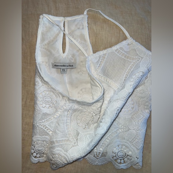 NWOT - Abercrombie & Fitch - white lace crop top - XS - Picture 3 of 3